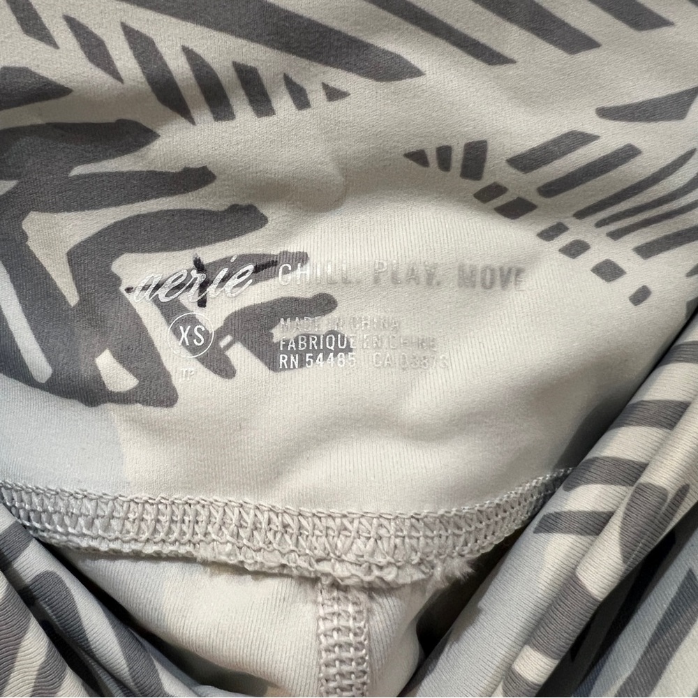 Aerie Chill Play Move High Waisted Leggings Palm Tropical Leaf Print Size XS - Picture 3 of 9